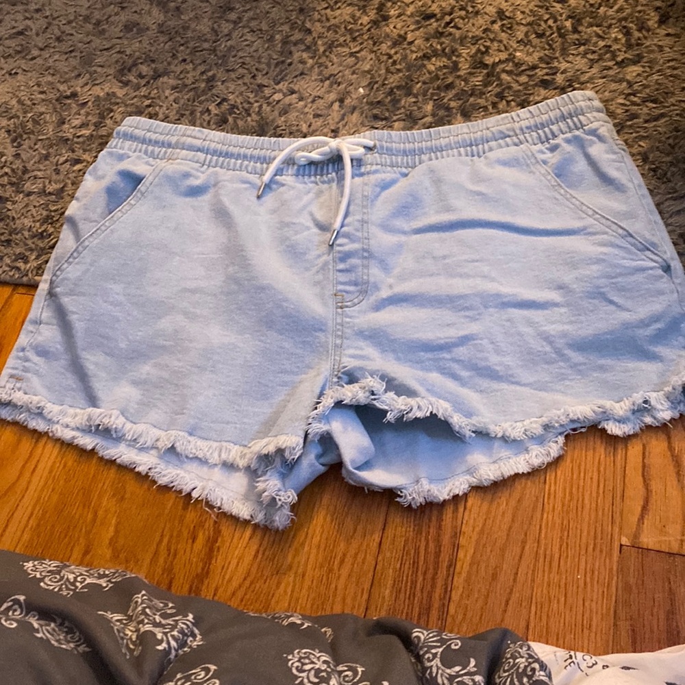 Light wash fringe, elastic shorts